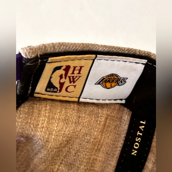 Los Angeles Lakers Mitchell & Ness Classics Logo Snapback Hat - Heathered Gray - Picture 5 of 9
